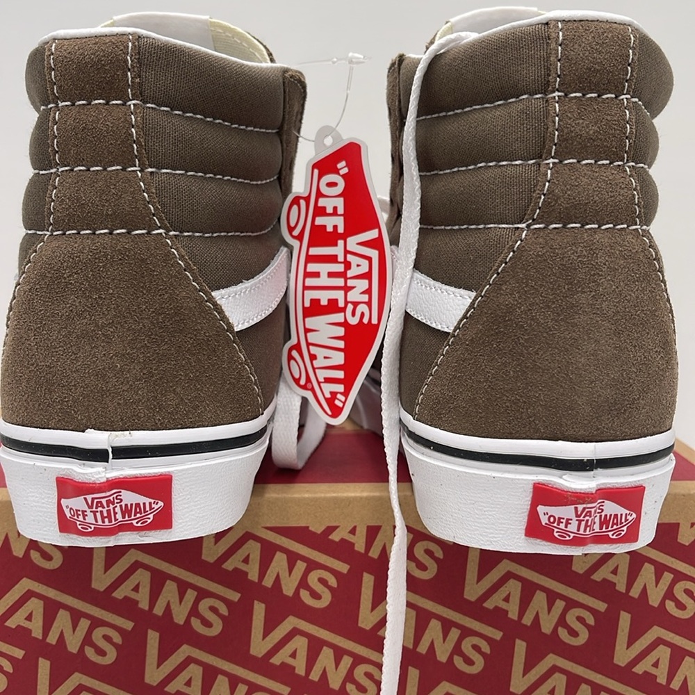 Vans Men’s Sk8-Hi Color Theory Walnut
VN0007NP1NU
Sneakers - Picture 13 of 16